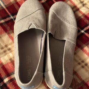Ladies Tom’s 8.5 good condition!